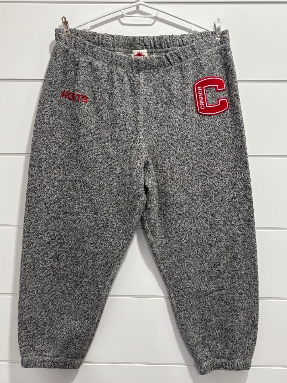 Roots salt and pepper crop sweatpants with embroidered appliqués size M